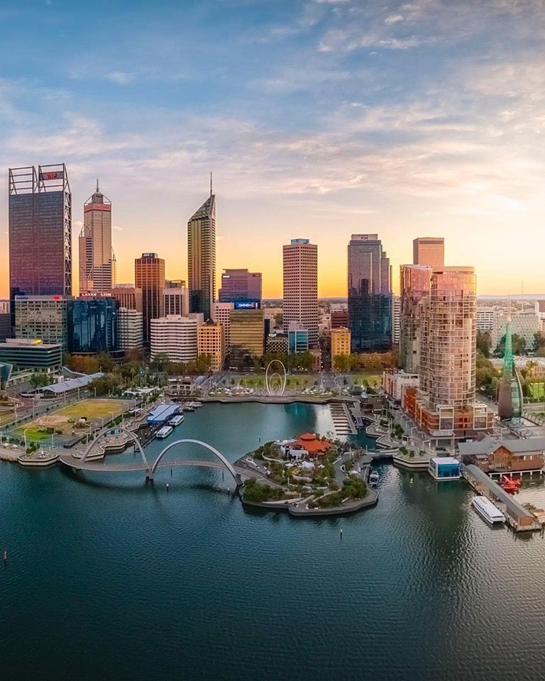 Toàn cảnh thành phố Perth nhìn từ sông Swan