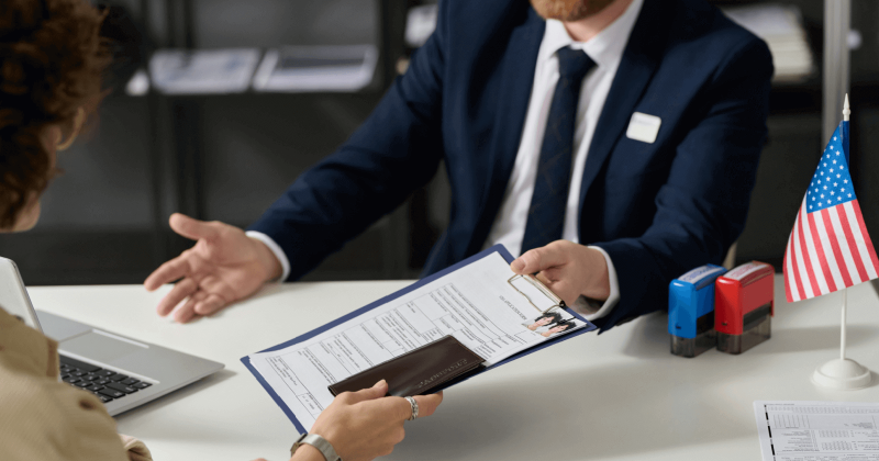 Vì sao nhiều hồ sơ học lực khá vẫn rớt visa Mỹ? Góc nhìn từ thực tế xét duyệt