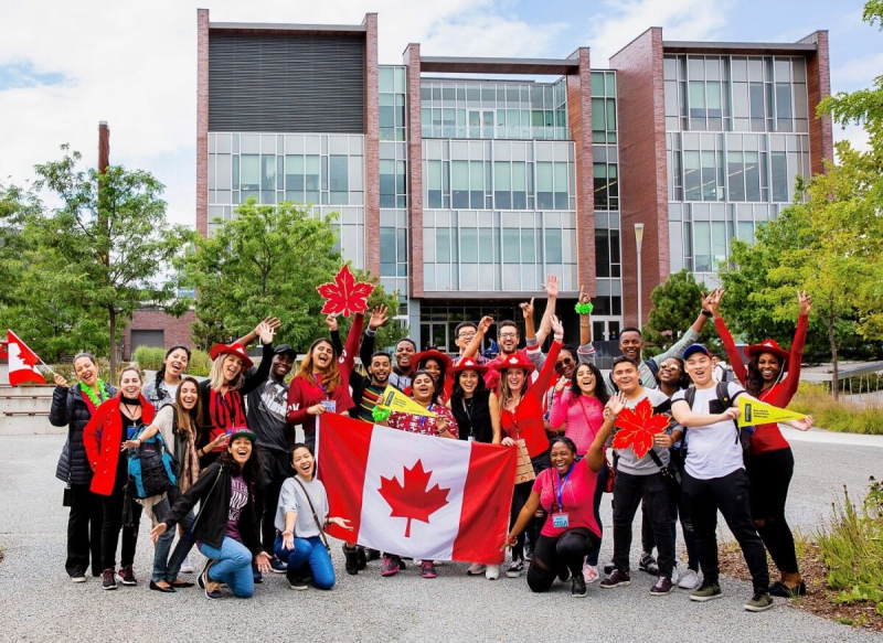 Săn học bổng Centennial College kỳ Thu 2026: Lộ trình tiết kiệm chi phí thực tế cho du học Canada
