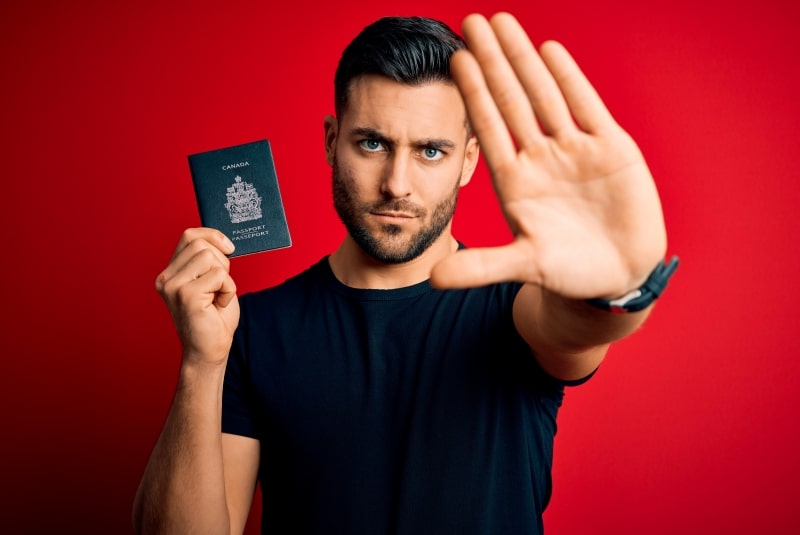 Những lý do bất ngờ ẩn sau việc bị từ chối visa du học Canada 
